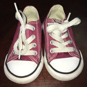 Burgundy Converse size 5